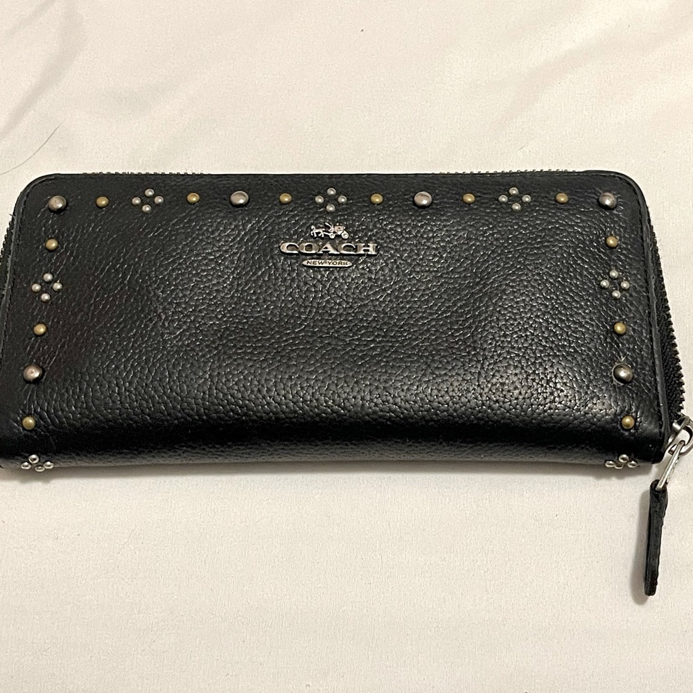 COACH Slim Accordion Zip Wallet